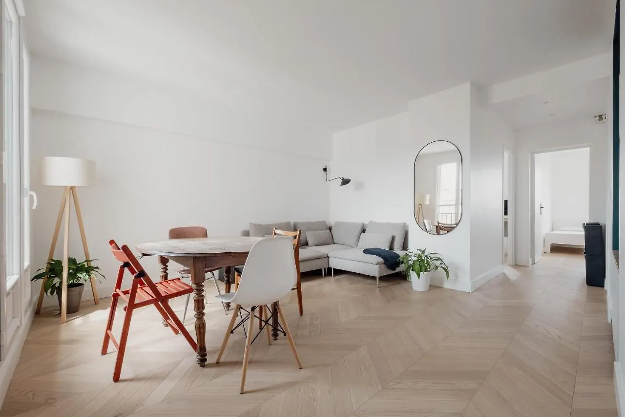 Veeve - Meticulously Minimalist location