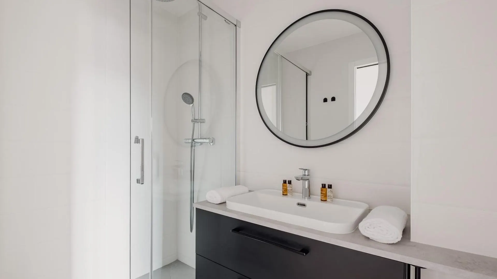 Veeve - Meticulously Minimalist Apartment Paris