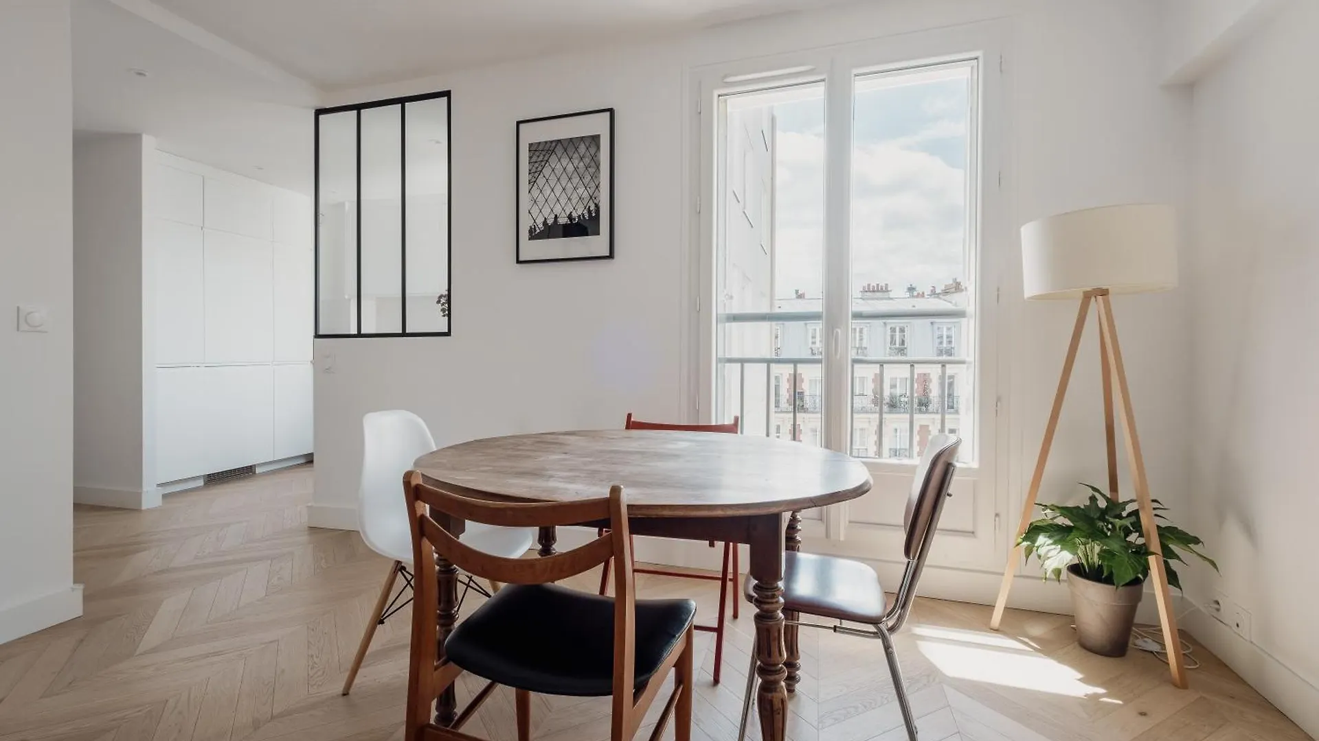 Veeve - Meticulously Minimalist Apartment Paris