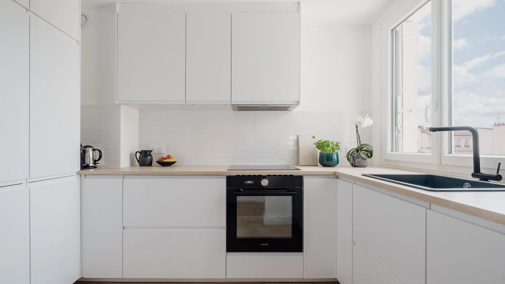 Veeve - Meticulously Minimalist Apartment Paris