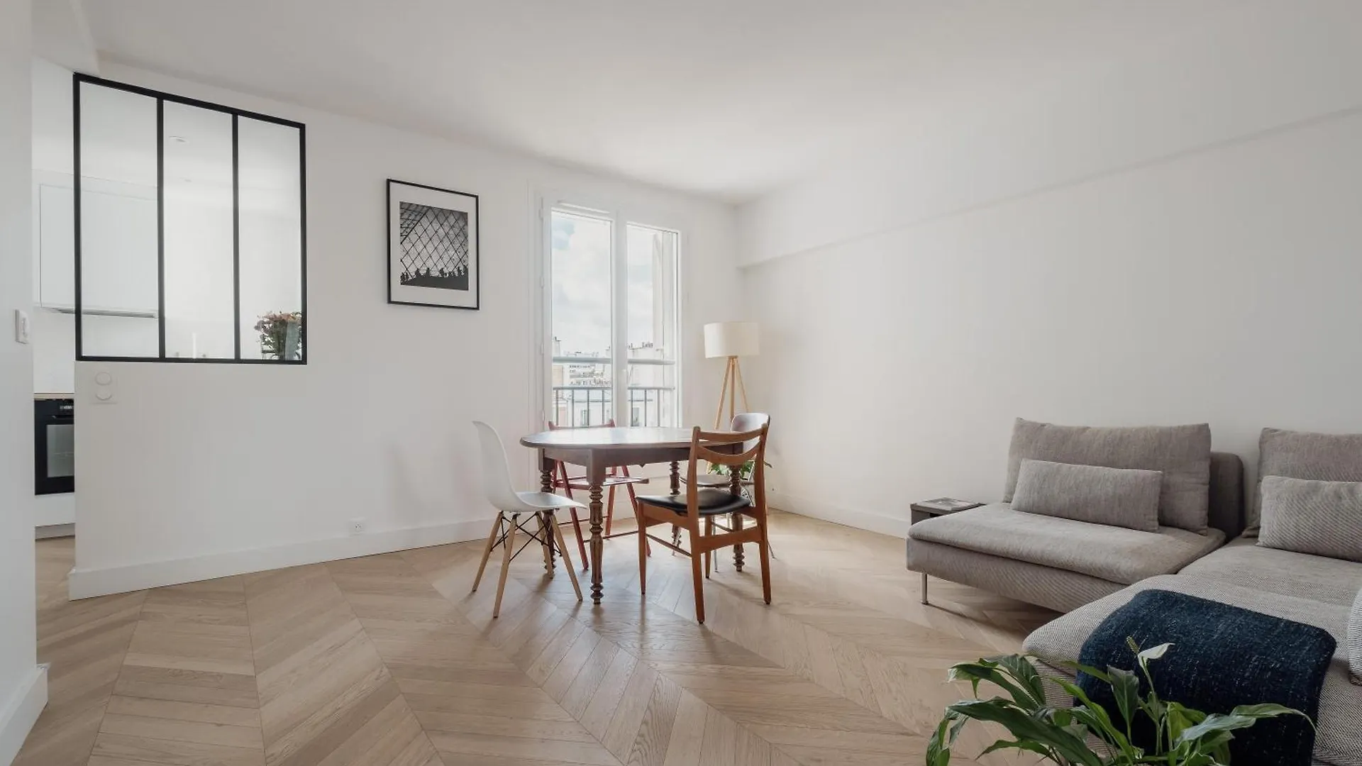 Veeve - Meticulously Minimalist Apartment Paris